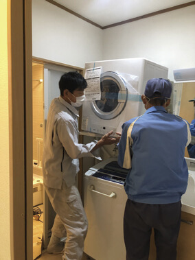 専用台に本体を設置