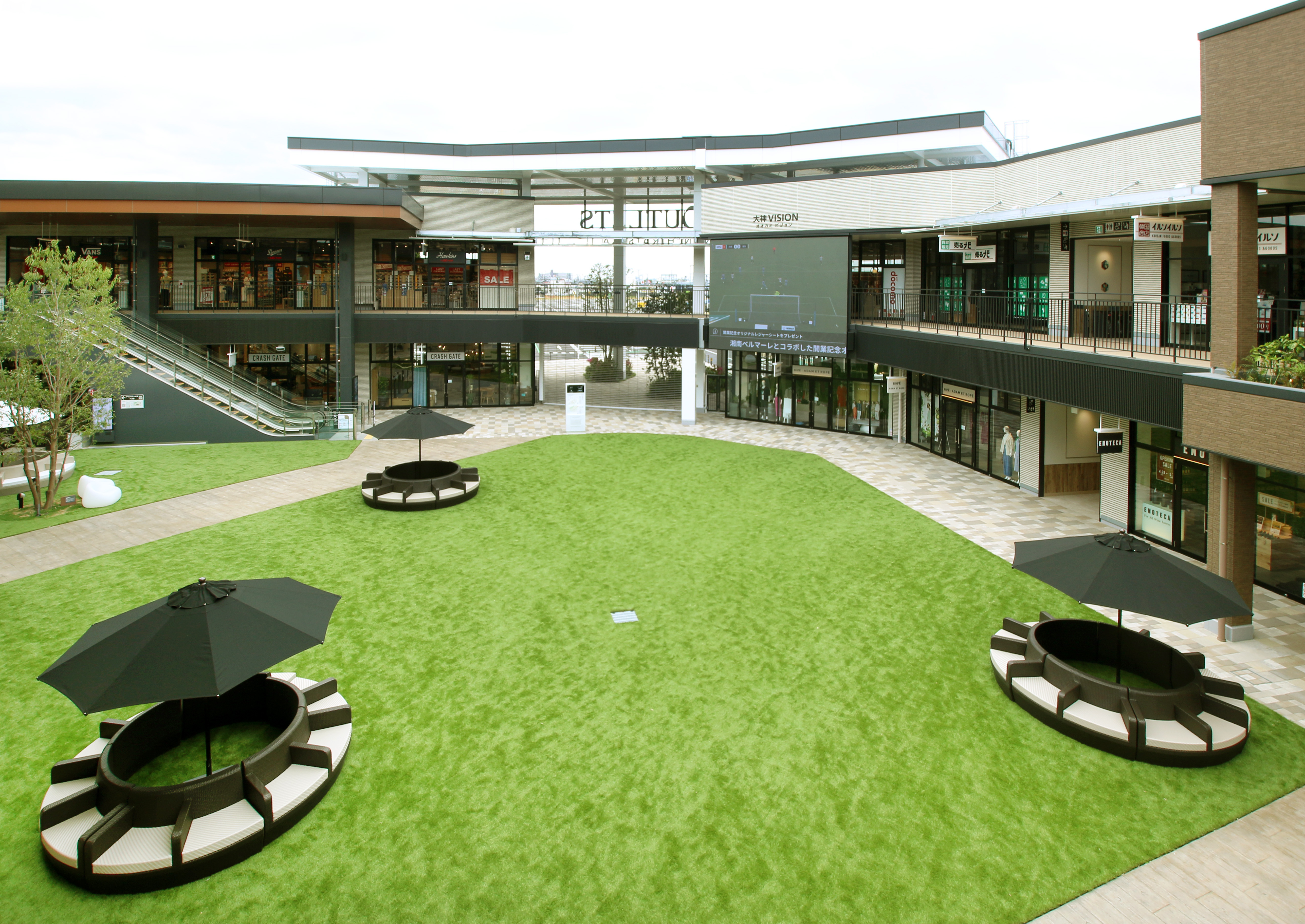 THE OUTLETS SHONAN HIRATSUKA2